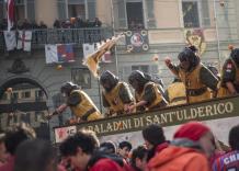 Carnevale di Ivrea, dopo la prima giornata della battaglia delle arance vengono segnalati 138 contusi e 17 in ospedale