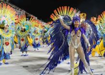 Rio de Janeiro, in un tripudio di colori e costumi la scuola di samba Unidos de Viradouro vince il titolo del Carnevale carioca