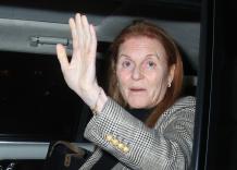 Arresto principe Andrea, ex moglie Sarah Ferguson &ldquo;fuggita da Uk&rdquo;, ipotesi rifugio in UAE dopo alcuni giorni trascorsi sulle Alpi Francesi