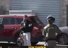 Giornalista palestinese preso a calci da agenti israeliani &ndash; VIDEO 