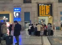 Risveglio con sciopero a Milano, treni cancellati e chiusura M3
