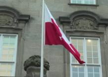 Parlamento danese accoglie funzionari Usa issando bandiera Groenlandia