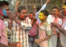 In India si celebra l'arrivo della primavera con l'Holi Festival