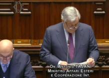 Iran, Tajani: "Italiani che hanno lasciato aree a rischio gi&agrave; 10.000"