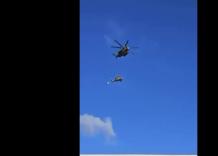 Cisgiordania, precipitato elicottero militare Idf vicino a Gush Etzion, il VIDEO del velivolo trainato in volo nel momento di rottura delle cinghie