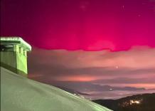 Forte tempesta solare colpisce la Terra, con cieli rossi e viola &egrave; la pi&ugrave; potente dal 2003, satelliti e comunicazioni a rischio - VIDEO