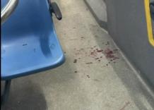 Milano banlieue, rissa tra due marocchini sul filobus 90, uno accoltellato; ferito anche l'autista che aveva prestato soccorso - VIDEO