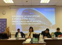 Imballaggi in plastica, scienza e industria a confronto