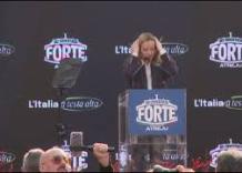 Meloni balla e saltella sul palco di Atreju sul coro "Giorgia, Giorgia"