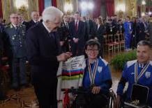 Mattarella riceve atleti paralimpici, l'abbraccio al Quirinale