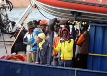 Consulta e trattenimento dei migranti: la sentenza 205 tra sicurezza, sovranit&agrave; giudiziaria e controllo dei flussi