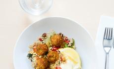 IKEA, celebrati 40 anni di polpette, con una novità: in arrivo il falafel, tra tradizione svedese e gusto internazionale