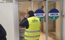 "Agente CIVIS come ICE, spintonato e minacciato davanti al supermercato per voler ritirare la spesa pagata lasciata alla cassiera", la denuncia al GdI