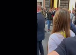Conor McGregor spavaldo tra le vie di Roma: VIDEO