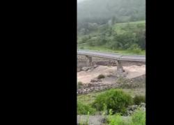 Calabria, ponte crollato a causa del maltempo dopo 33 anni. Era costato €100 mln - VIDEO