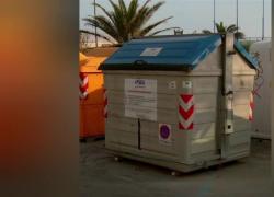 Pescara, uomo si addormenta nel cassonetto e finisce nel camion tritarifiuti, salvo grazie a due operatori e al blocco della pressa - VIDEO