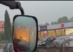 Brescia, alluvione il 24 maggio. A Rezzato crollano gli argini del Naviglio trascinandosi dietro 2 auto - VIDEO