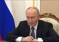 Russia, Putin rivendica: "Donbass è nostro, è un fatto storico, cerchiamo di far finire la crisi iniziata con golpe ucraino del 2014" - VIDEO