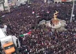 Iran, i funerali delle 168 bambine e insegnanti della scuola elementare di Minab bombardata da Usa e Israele - VIDEO