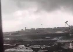 Russia, tromba d'aria sull'aeroporto nel Tatarstan, aerei trascinati sulla pista e sollevati dal vento - VIDEO