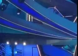 Bacio Rosa Chemical-Fedez, la Ferragni incredula "riprende" il marito dietro le quinte di Sanremo - VIDEO