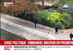 Francia, la camminata solitaria di Macron sulla rive della Senna, le immagini del presidente francese durante la crisi di governo - VIDEO