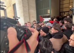 Roma, scontri alla Sapienza tra studenti e polizia: "Clima di repressione contro chi sostiene la Palestina e condanna Israele" - VIDEO