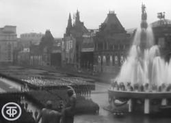 Mosca, la storica parata del 1945 sulla Piazza Rossa, i festeggiamenti per la vittoria nella Grande Guerra Patriottica contro il nazifascismo - VIDEO