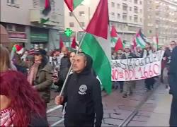 Milano, corteo pro Palestina: "Israele Stato terrorista e genocida, ragazzi di Amsterdam hanno combattuto contro sionisti che fanno le vittime" - VIDEO