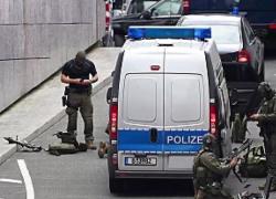 Attacco con coltello a Berlino, siriano aggredisce e ferisce due persone a Charlottenburg, arrestato - VIDEO
