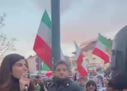 Milano, dilaga la protesta contro la Repubblica islamica dell'Iran davanti al consolato: "lunga vita allo Sci&agrave;" - IL VIDEO