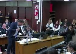 Maradona, al processo mostrata la foto da morto col ventre gonfio, 7 imputati tra medici e paramedici – VIDEO