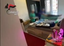 Roma, chirurgo Carlo Bravi arrestato mentre operava in casa una trans alle orecchie, fu sospeso dopo la morte di Simonetta Kalfus - VIDEO