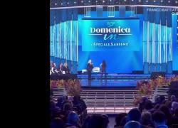 Elettra Lamborghini hot a Domenica In guardandosi in telecamera: "La mia patocca, si vede tutto", poi mostra il lato B - VIDEO