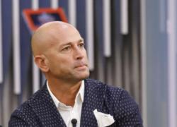 Gf Vip 2020, Alfonso Signorini sotto attacco: 'Ti sei chinato ai potenti'