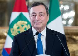 Chi è Mario Draghi? La più grande nullità della Storia d'Italia: dal green pass alle frasi sul vaccino Covid al "volete la pace o il condizionatore"