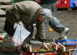 Crisi,  60% delle famiglie fatica ad arrivare a fine mese: siamo sempre più poveri