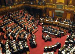 Multe ai 'no vax', proroga di 6 mesi a dicembre 2024 per il pagamento dopo emendamento Lega. No dell'opposizione, astenuto Paolo Emilio Russo di FI