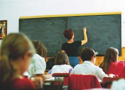 Prato, prof incinta dell'alunno 14enne condannata a 6 anni e mezzo in via definitiva, il marito: "Crescerò il bambino come se fosse mio"
