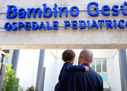 Epatite bambini in Italia, i sintomi: colpa del vaccino covid o delle mascherine? Le ipotesi