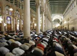 Afghanistan, attentato kamikaze in una moschea:  almeno 100 morti 