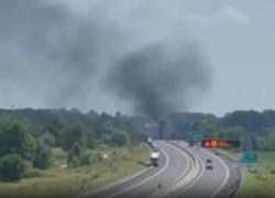 Brescia, ultraleggero precipita su raccordo autostradale Corda Molle, morti pilota e passeggera: caos sull'A21, colpite alcune auto - VIDEO