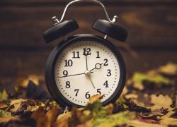 Ora legale 2022 quando cambia: si dorme di più o di meno? Sarà l'ultima volta