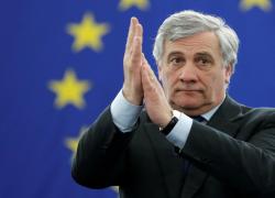 Tajani e lo scivolone 'sionista' sul significato bandiera Unione Europea: "12 stelle come tribù d'Israele e blu come manto della Madonna"