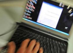 Pedopornografia, sgominato traffico di foto in chat: coinvolto anche un sacerdote