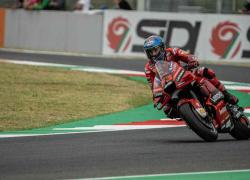 MotoGP, vince Bagnaia: campione del mondo 13 anni dopo Valentino Rossi in sella alla Ducati
