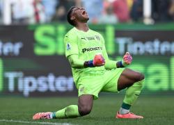 Suzuki para un rigore nel recupero, il Parma ferma il Genoa sullo 0-0