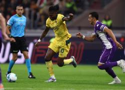 Il Milan batte 2-1 la Fiorentina e vola in testa