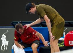 Gaston si ritira dopo aver perso i primi due set, Sinner avanti a Melbourne