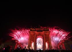 Mattarella in tram, poesia, musica e grandi star: parte Milano-Cortina